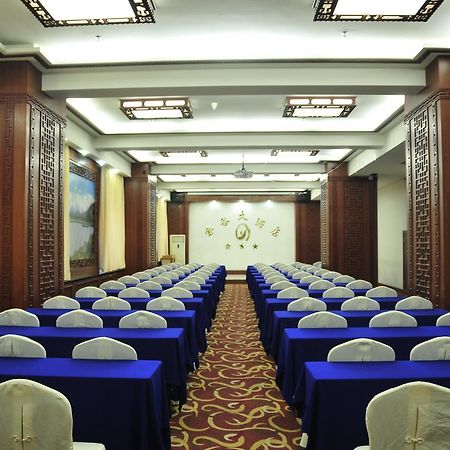 Urumqi Jingu Hotel Luaran gambar